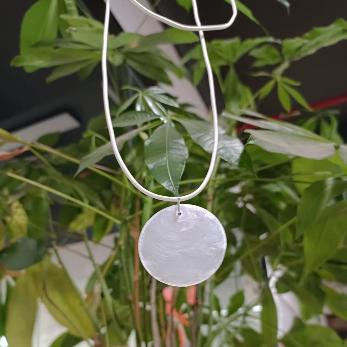 Minimalist White Natural Shell Wafer Pendant Multi-layered Rope Chain Necklace Women Summer Beach Vacation Jewelry