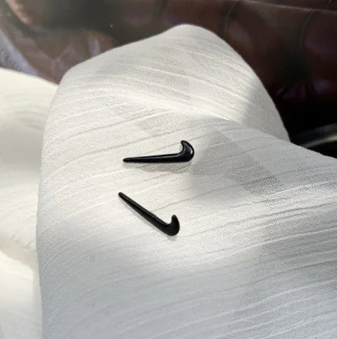 Fashion Earrings, Silver Earrings for Women 2022 Simple and Small Fashion Summer Earrings Designed By Online Celebrities