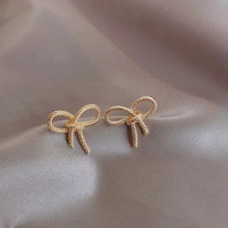 Fashion Earrings, Silver Earrings for Women 2022 Simple and Small Fashion Summer Earrings Designed By Online Celebrities