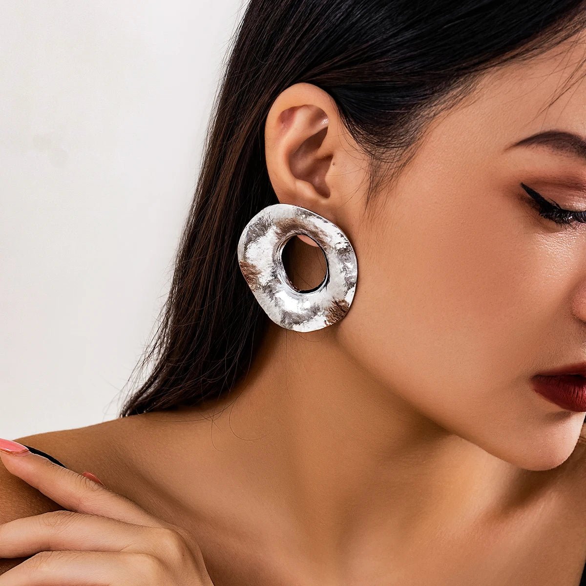Big Metal Donuts Stud Earrings for Women Trendy Ladies Desinger Statement Earrings 2023 Fashion Jewelry Accessories Female Girls