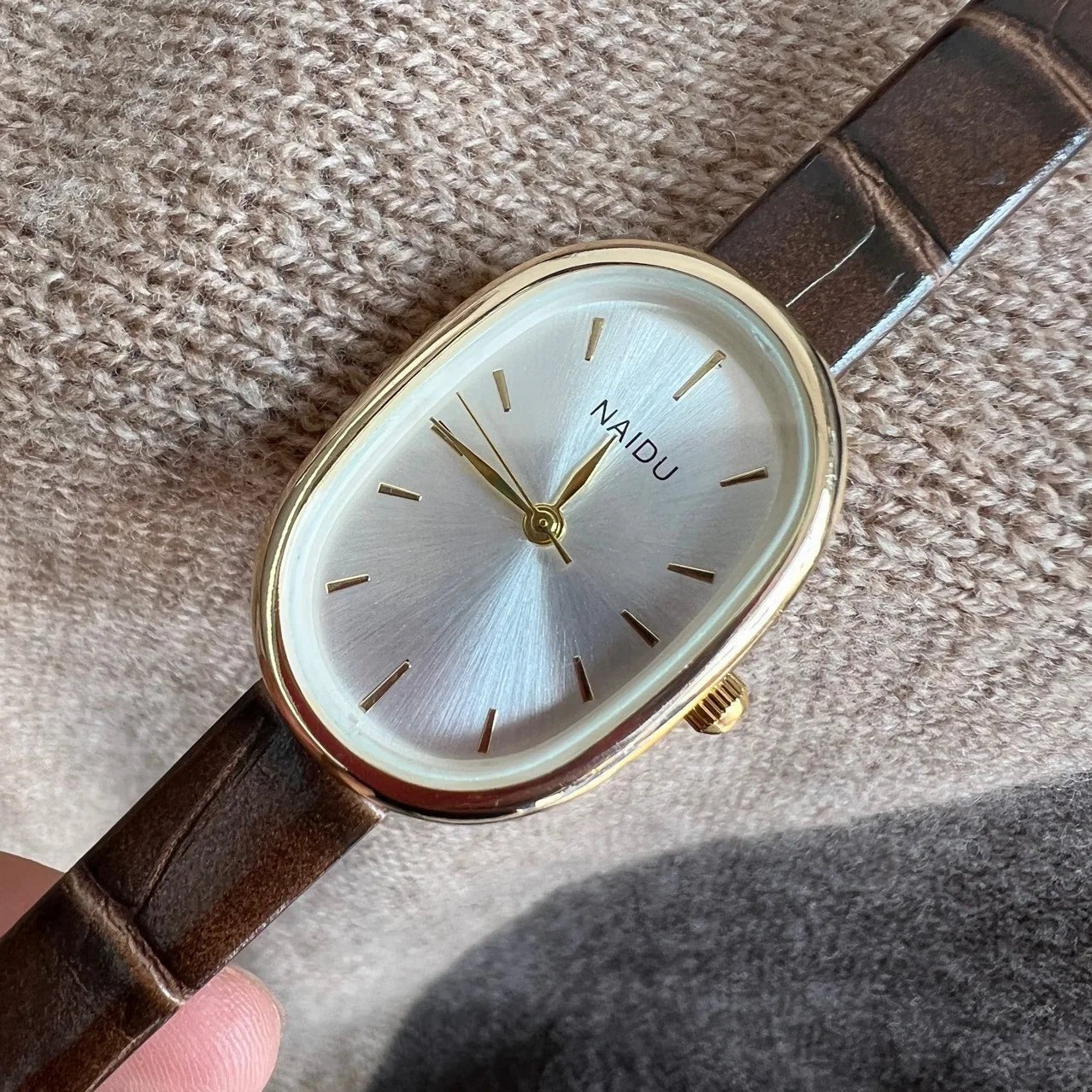 Women Quartz Watch Luxury Oval Shaped Fashion Mini Case Small Roman Numeral Dial Female Full Metal Band Watches Niche Wristwatch