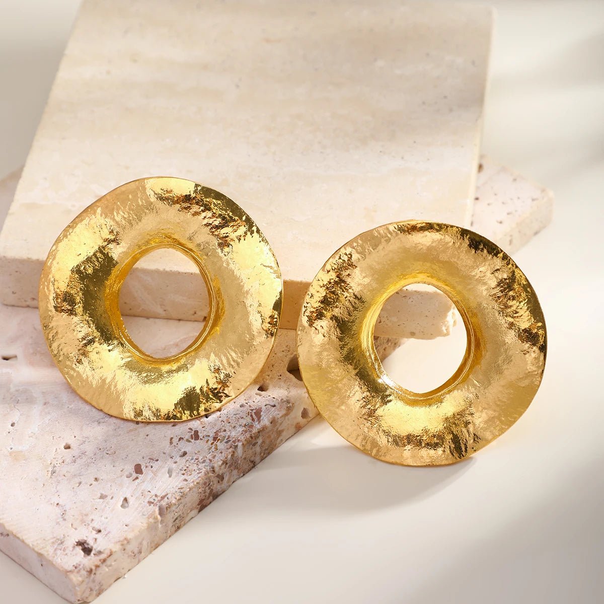 Big Metal Donuts Stud Earrings for Women Trendy Ladies Desinger Statement Earrings 2023 Fashion Jewelry Accessories Female Girls