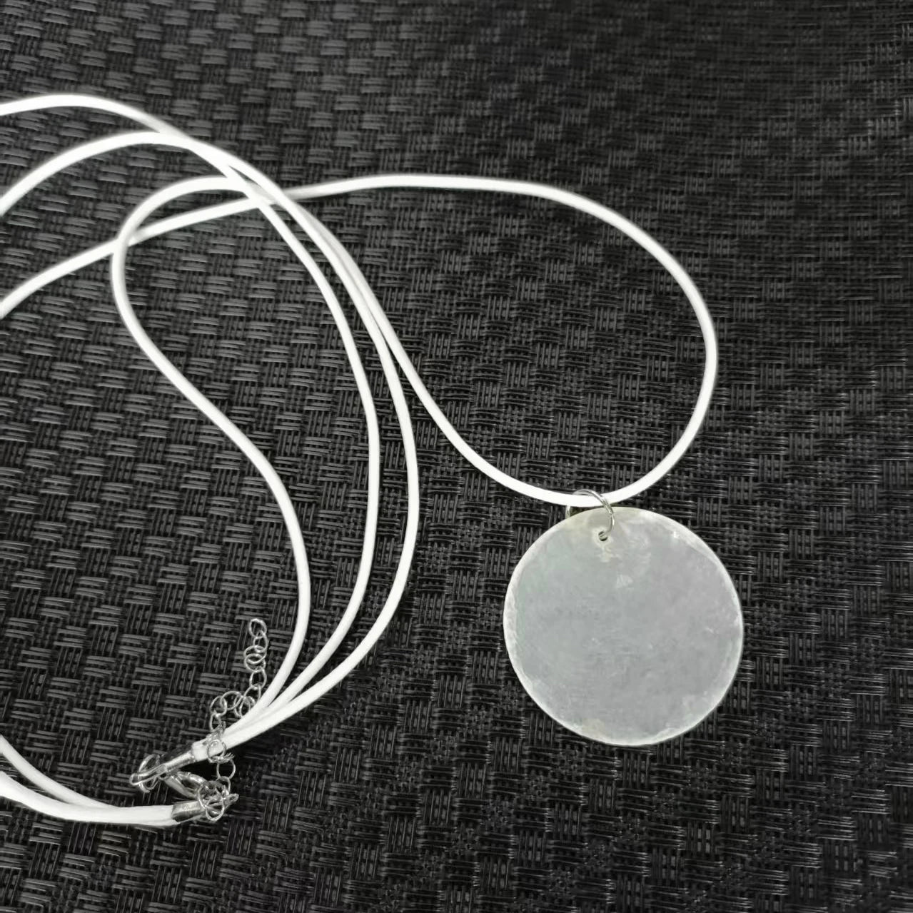 Minimalist White Natural Shell Wafer Pendant Multi-layered Rope Chain Necklace Women Summer Beach Vacation Jewelry
