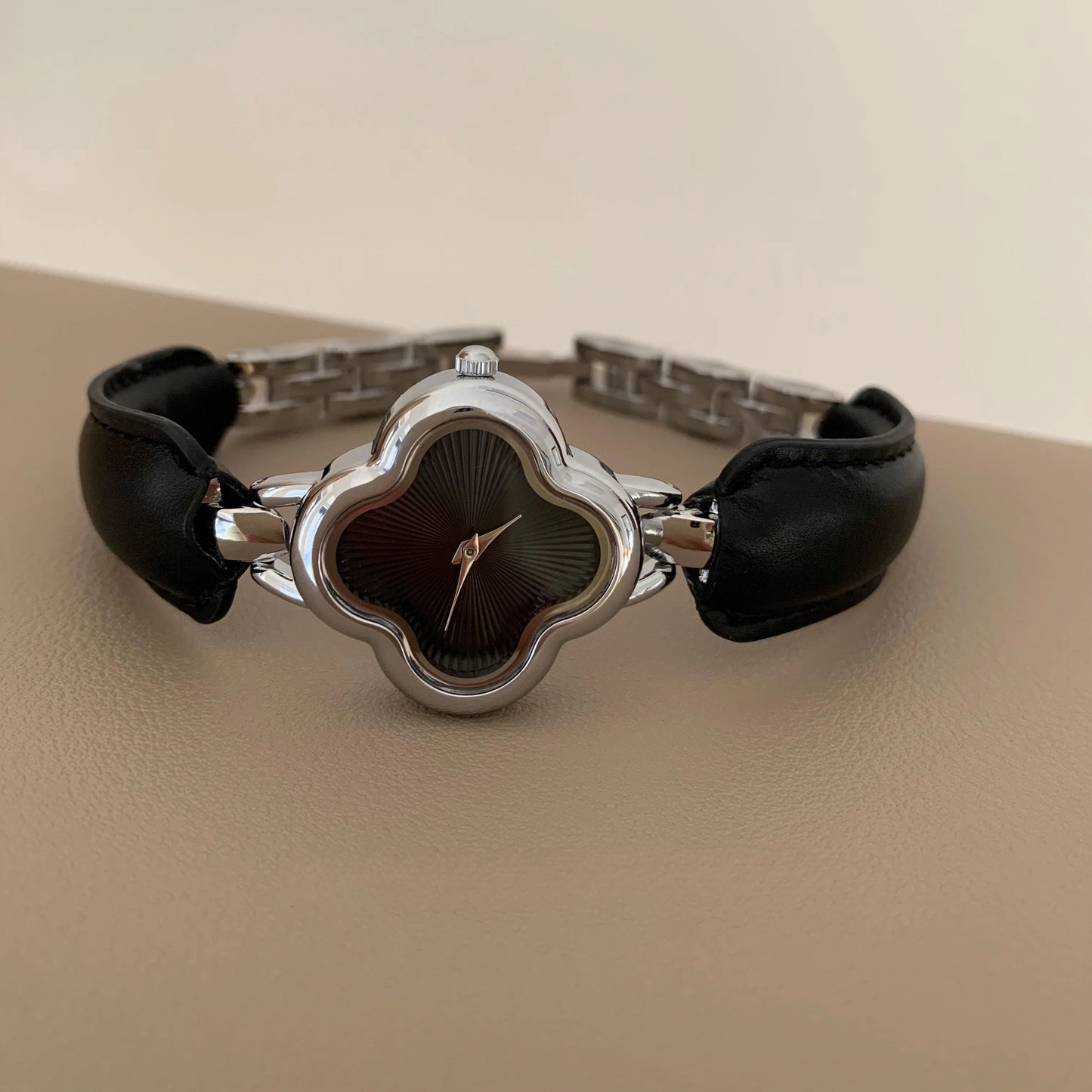 New vintage women's watch with four leaf clover leather design bracelet  retro fashion temperament quartz watch