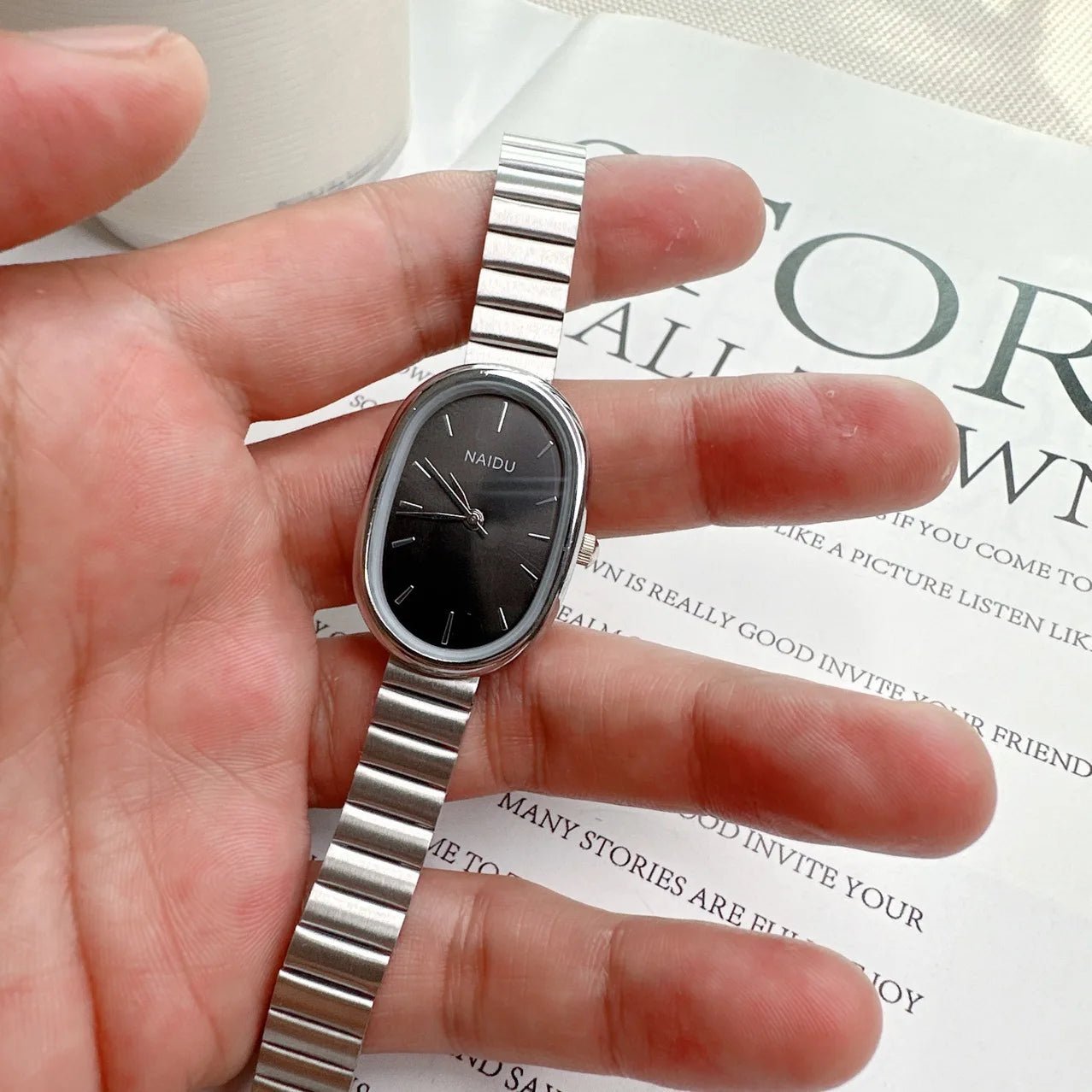 Women Quartz Watch Luxury Oval Shaped Fashion Mini Case Small Roman Numeral Dial Female Full Metal Band Watches Niche Wristwatch