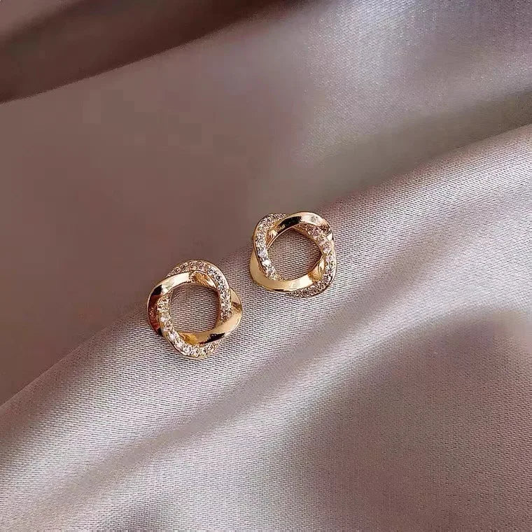 Fashion Earrings, Silver Earrings for Women 2022 Simple and Small Fashion Summer Earrings Designed By Online Celebrities