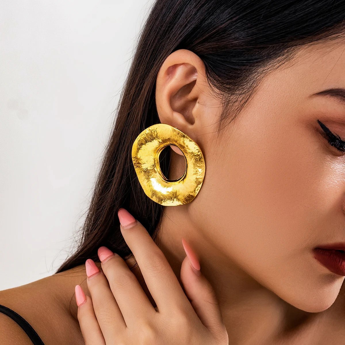 Big Metal Donuts Stud Earrings for Women Trendy Ladies Desinger Statement Earrings 2023 Fashion Jewelry Accessories Female Girls