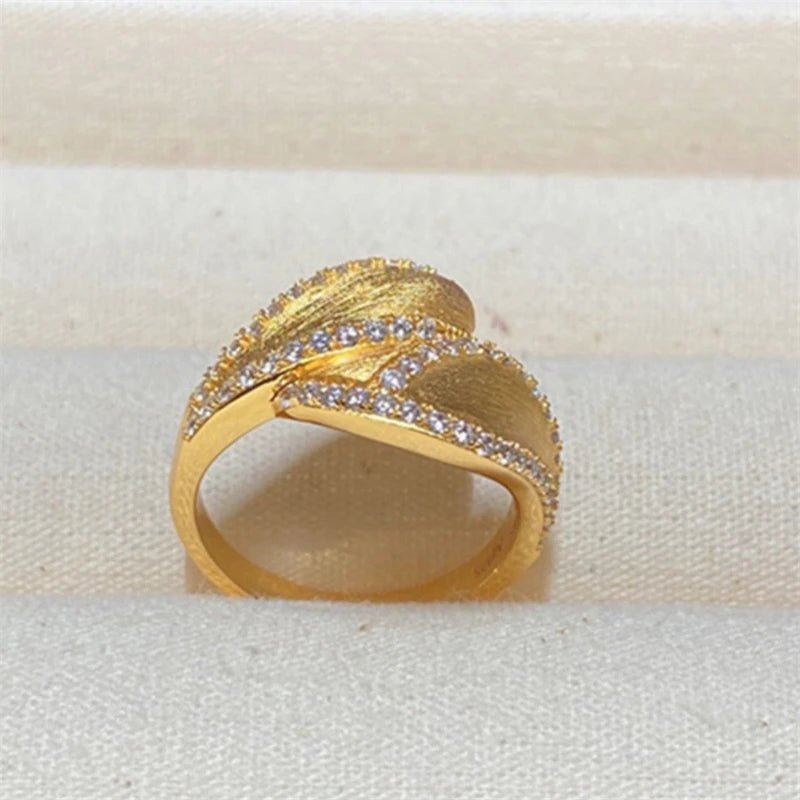 French Vintage Shiny Crystal Leaf Design Ring for Women Fashion Exquisite Stainless Steel Ring Luxury Jewelry Accessories Gift