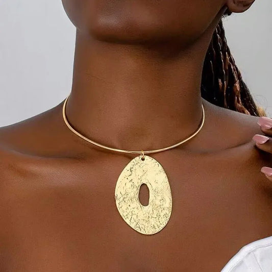 Vintage Punk Metal Oval Medalion Pendant Collar Necklace for Women Exaggerated Personality Design Party Jewerly Gifts