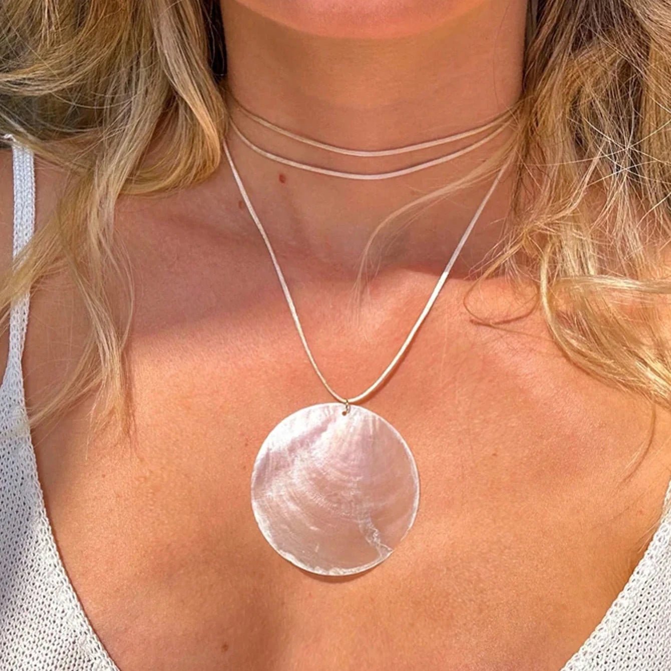 Minimalist White Natural Shell Wafer Pendant Multi-layered Rope Chain Necklace Women Summer Beach Vacation Jewelry