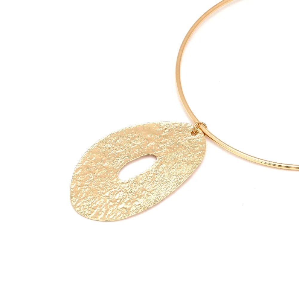 Vintage Punk Metal Oval Medalion Pendant Collar Necklace for Women Exaggerated Personality Design Party Jewerly Gifts