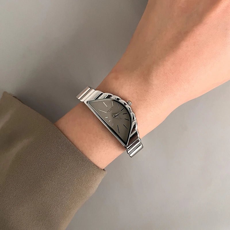 Women's Quartz Watch Golden Half Moon Plate Antique Fashion Niche Unique Design Ladies Watches Luxury