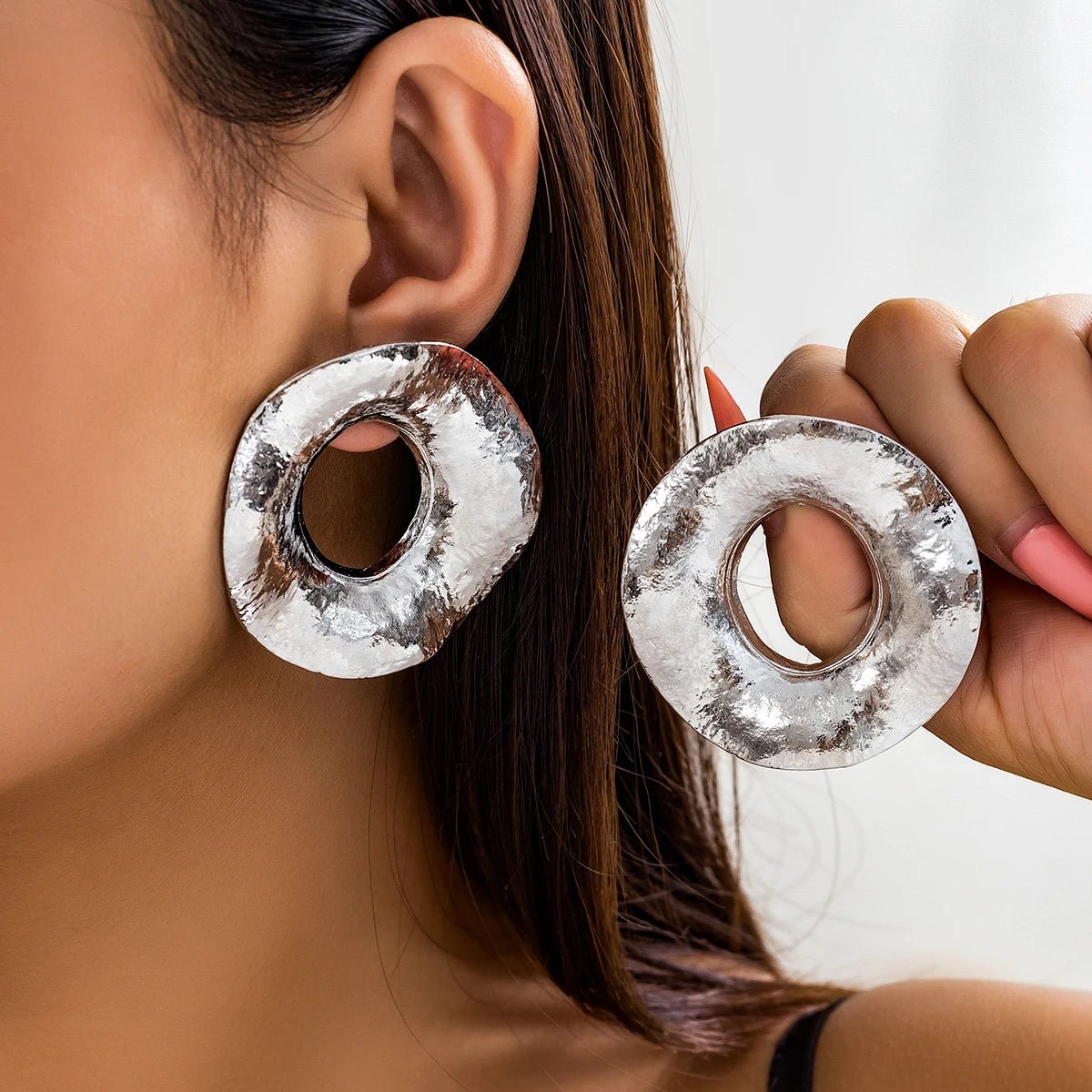 Big Metal Donuts Stud Earrings for Women Trendy Ladies Desinger Statement Earrings 2023 Fashion Jewelry Accessories Female Girls