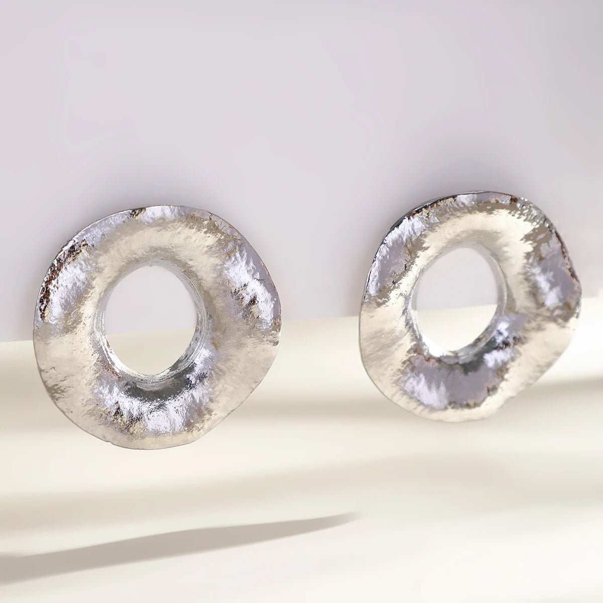 Big Metal Donuts Stud Earrings for Women Trendy Ladies Desinger Statement Earrings 2023 Fashion Jewelry Accessories Female Girls