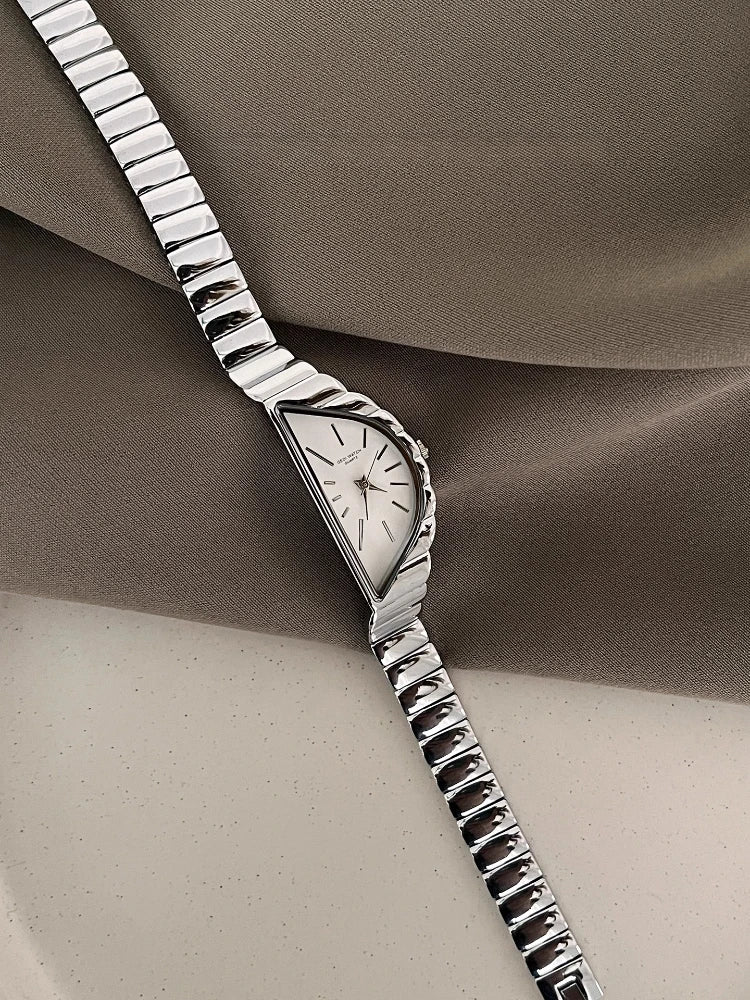 Women's Quartz Watch Golden Half Moon Plate Antique Fashion Niche Unique Design Ladies Watches Luxury