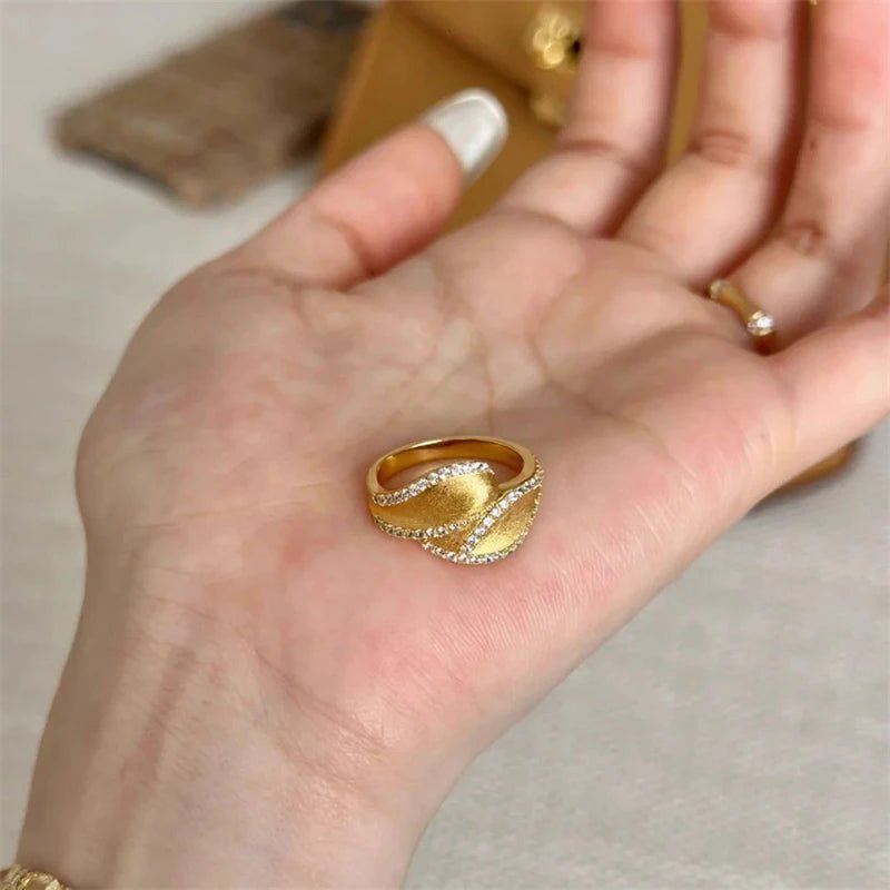 French Vintage Shiny Crystal Leaf Design Ring for Women Fashion Exquisite Stainless Steel Ring Luxury Jewelry Accessories Gift