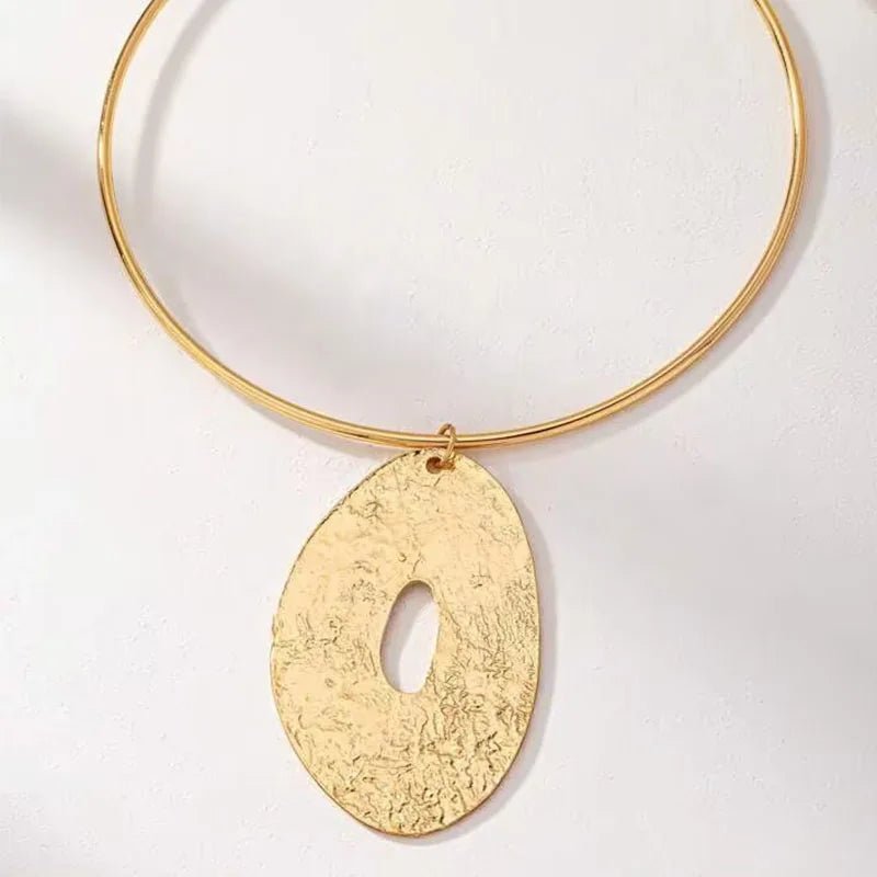 Vintage Punk Metal Oval Medalion Pendant Collar Necklace for Women Exaggerated Personality Design Party Jewerly Gifts