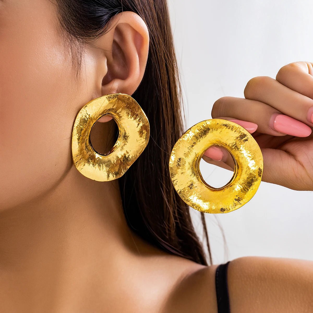 Big Metal Donuts Stud Earrings for Women Trendy Ladies Desinger Statement Earrings 2023 Fashion Jewelry Accessories Female Girls