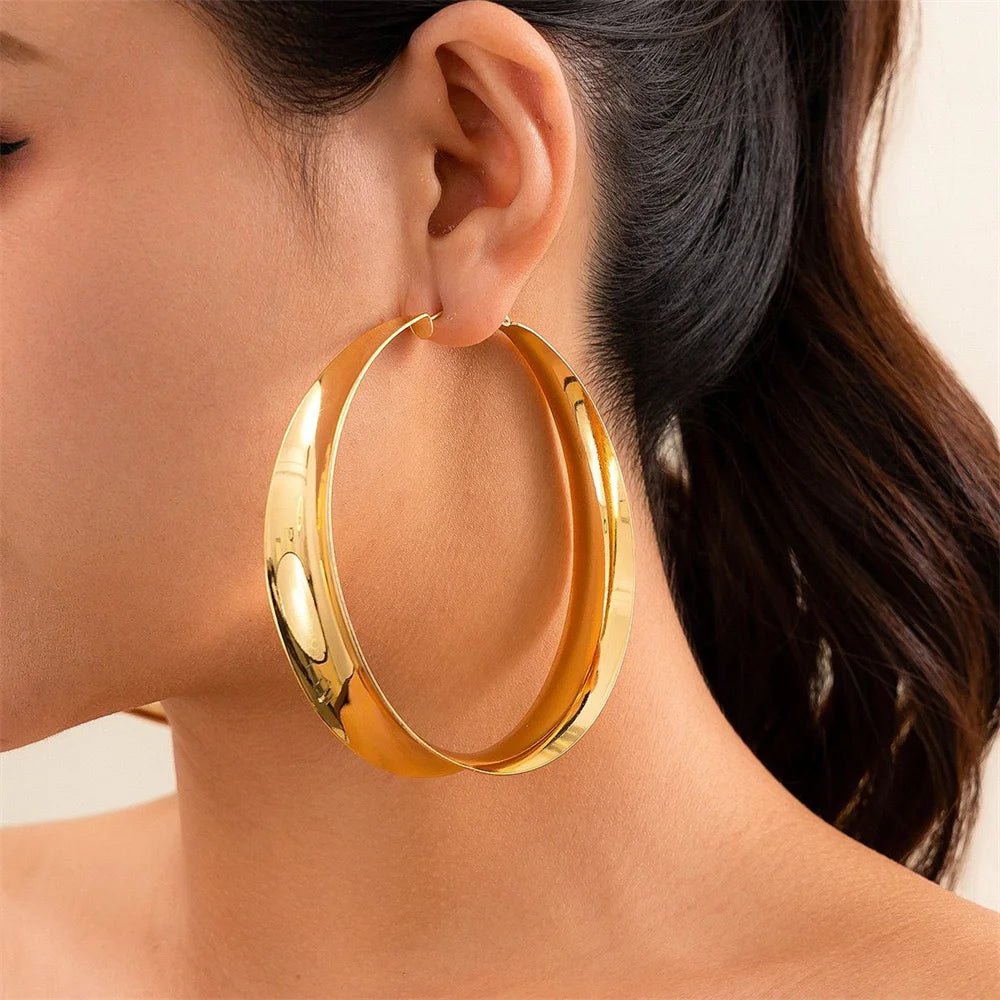 Exaggerated metal shiny large circle earrings for women's fashion show geometric hollow earrings