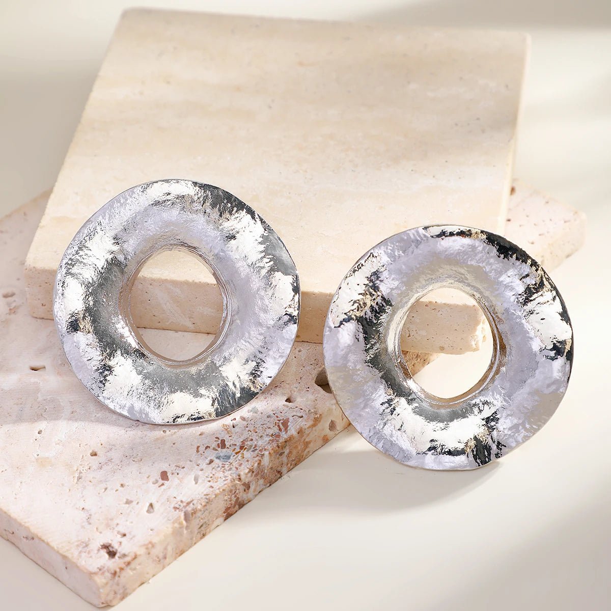 Big Metal Donuts Stud Earrings for Women Trendy Ladies Desinger Statement Earrings 2023 Fashion Jewelry Accessories Female Girls